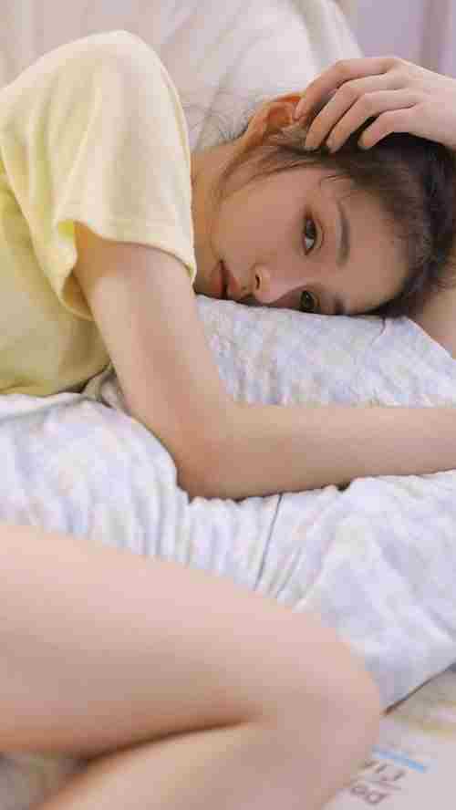 活成前任白月光后,她桃花朵朵开