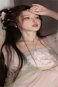 穿越女尊，我含笑吃下了师尊软饭