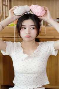 自愿成为恶匪人质后，总裁老婆发疯了